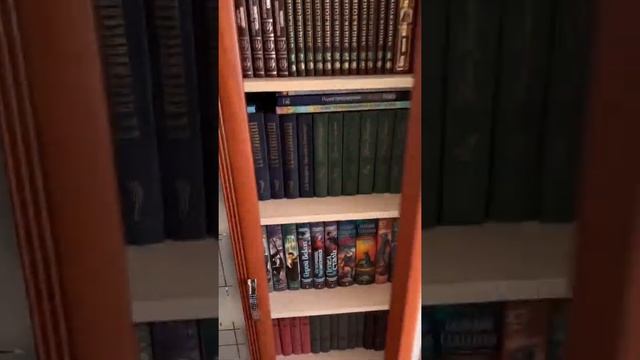 Кто любит книги ? и у кого есть домашняя библиотека?