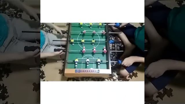 Играем настольный футбол