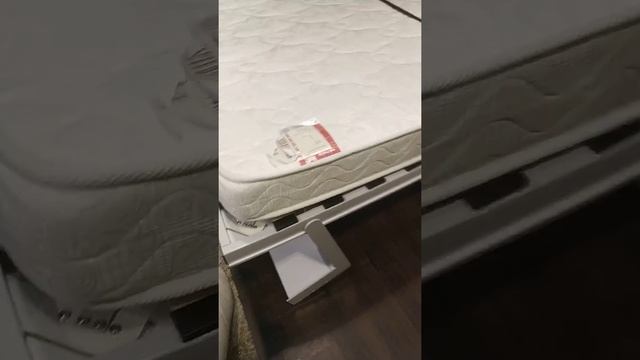 Скрипит шкаф кровать диван из магазина мебели Hoff- ошибка в сборке мебели?