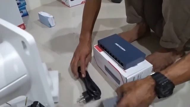Unboxing Hikvision DS-2DE4225IWDE 4MP 25x Optical Zoom PTZ IP Camera CCTV