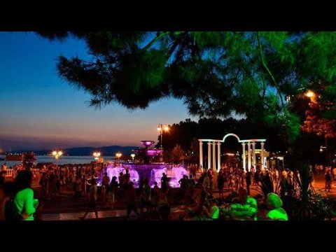 Вечерняя прогулка по набережной Геленджика. Геленджик 2024.