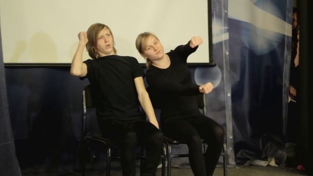 галерка с пантомимой 