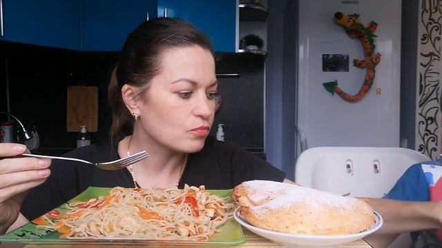 МУКБАНГ ФУНЧОЗА С КУРИЦЕЙ И ОВОЩАМИ/СОЧНИ/MUKBANG HALK FAMILY ЕДА