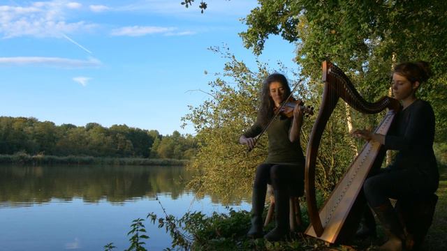 Celtic music: "The Wild Swan", Mathide and Héloïse de Jenlis, harp and violin