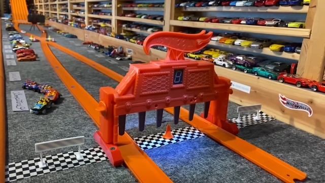 DIECAST "CRISS CROSS OR CRASH" | ROUND 1
