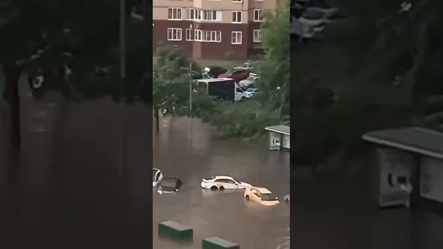Утонули авто после дождя.mp4