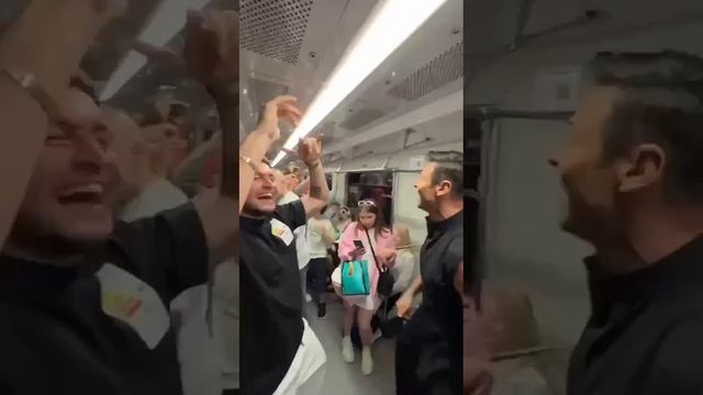 Дава и Стас Костюшкин дали концерт прямо в вагоне метро  #стаскостюшкин #давидманукян  #песня  #юмор