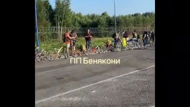 ПП "Бенякони": велосипедисты выстроились в очереди на границе..