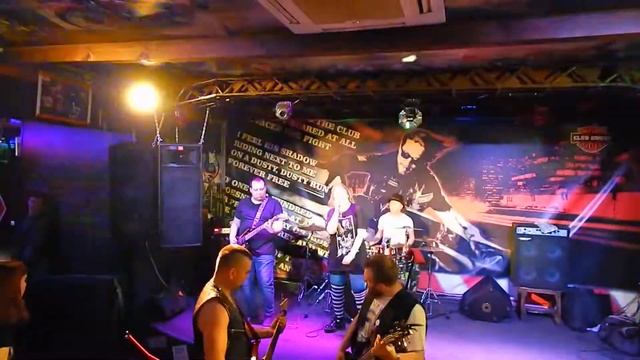 Club House Turkova Band Test Photo Cam Nikon L820