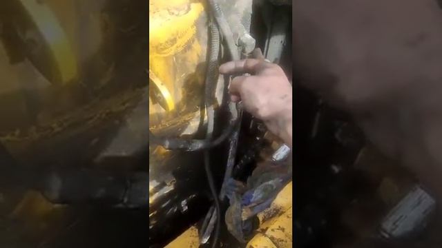 Снятие и установка топливного бака на экскаваторе Komatsu PC 800