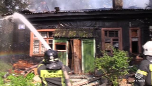 Пожарные МЧС России быстро справились с огнём на Фурманова, 19 в Хабаровске