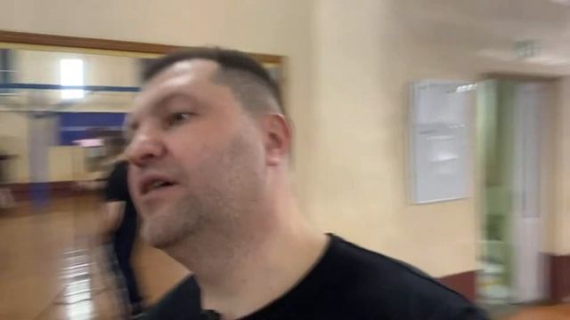 Тренировка по боксу. Отработка техники в парах и на снарядах