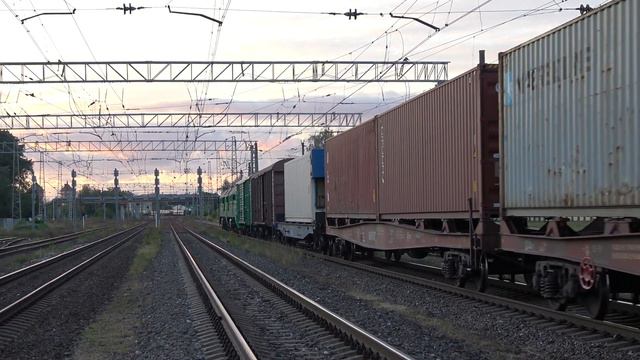 2М62У-0008 и ДР1А-290 проезжают через ст. Шкиротава | 2M62U-0008 and DR1A-290