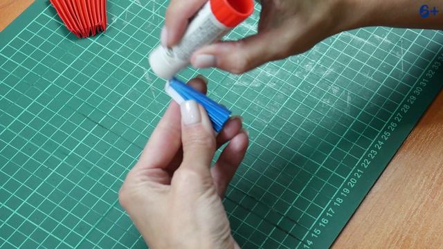 Мастер-класс, по изготовлению броши ко Дню Российского флага