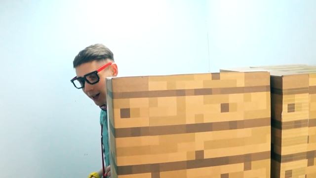 Матти и МАЙНКРАФТ В РЕАЛЬНОЙ ЖИЗНИ! Построил дом из Minecraft в своей квартире для детей