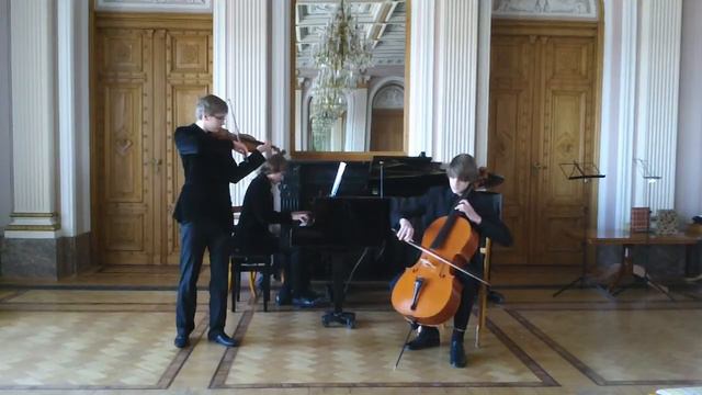 Pablo de Sarasate - Trio „Navarra", arr. Bekova Sisters