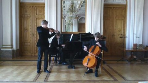 Pablo de Sarasate - Trio „Navarra", arr. Bekova Sisters