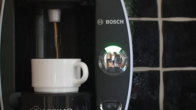 Bosch TAS4011GB Tassimo Coffee Maker In Action