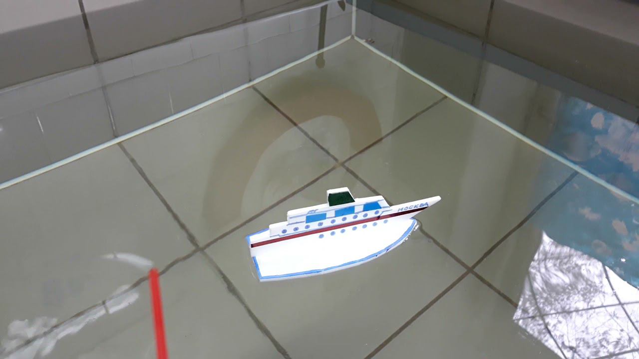 Кораблик в бассейне