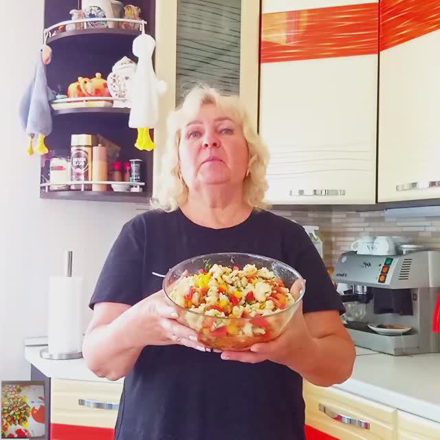 Салат 🥗 из цветной капусты 🥦🥦🥦, с болгарский перцем и помидорами 🍅🍅🍅