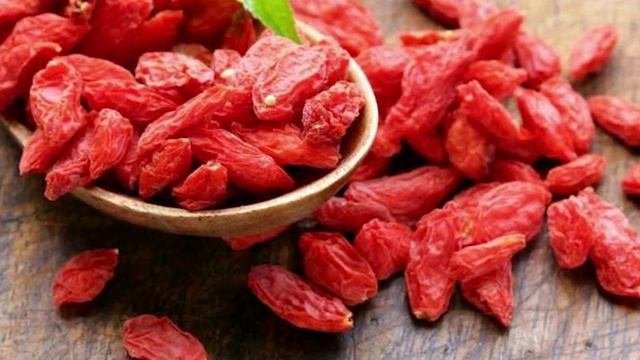 ВОТ ЧТО ДЕЛАЮТ С ОРГАНИЗМОМ ЯГОДЫ ГОДЖИ