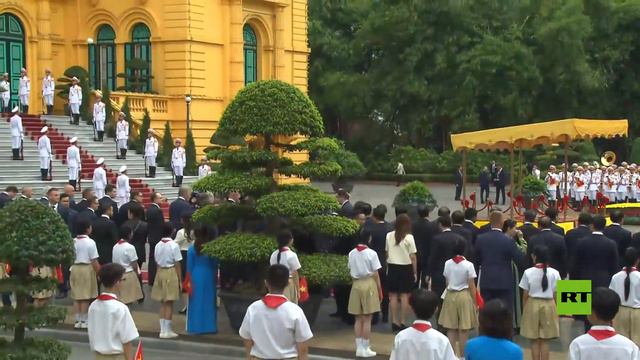 مراسم استقبال رسمية لبوتين في القصر الرئاسي بالعاصمة الفيتنامية هانوي