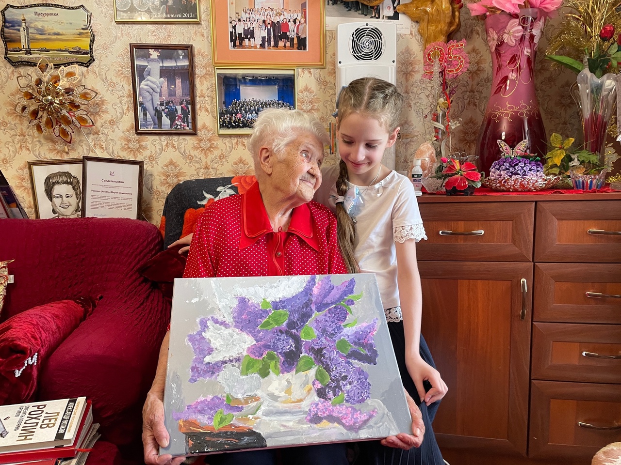В гостях у ветерана войны Рохлиной М.М. трогательный подарок от дочки и рассказы о войне