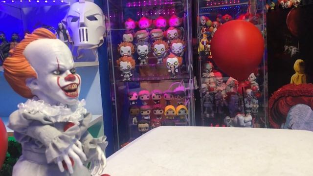 Spirit Halloween exclusive IT chapter 2 Pennywise the clown side stepper review