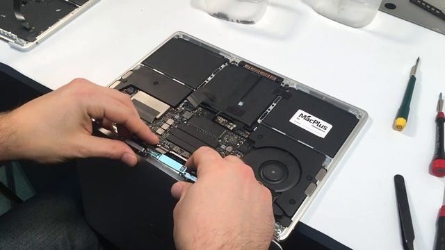 MacBook Pro 13 A1708 замена топкеиса