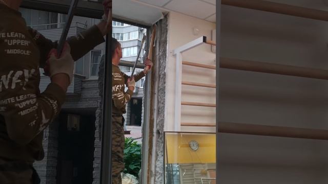 Демонтаж оконных откосов
