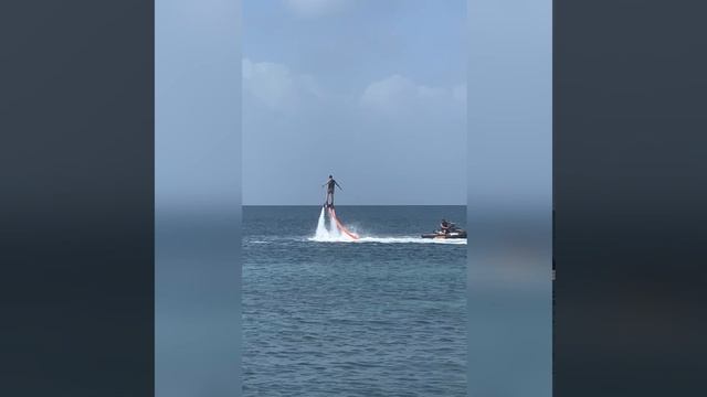 Полёт на флайборде (flyboarding)