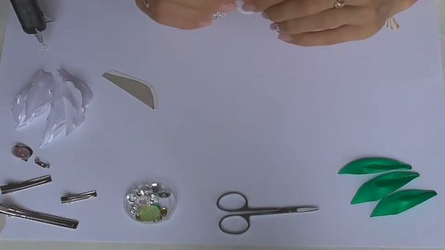 Мастер-класс: лилии из лент на резиночке/Master class: lilies of ribbons on a rubber band/マスタークラス