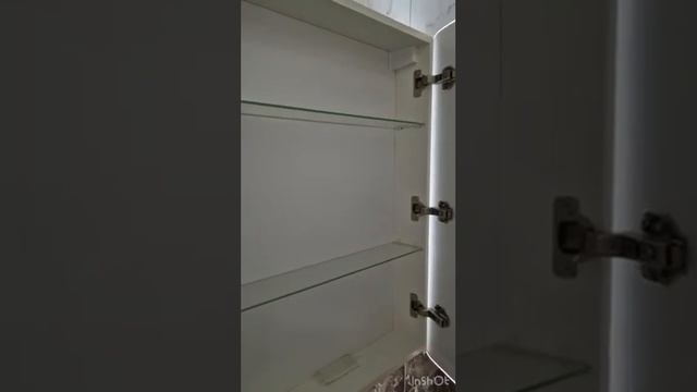 Шкаф парящий с тройной лентой и часами