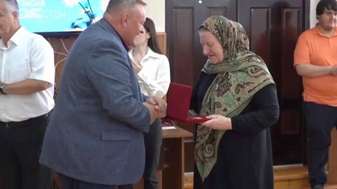 Президент России присвоил почетное звание «Мать-героиня» Написат Камиловой