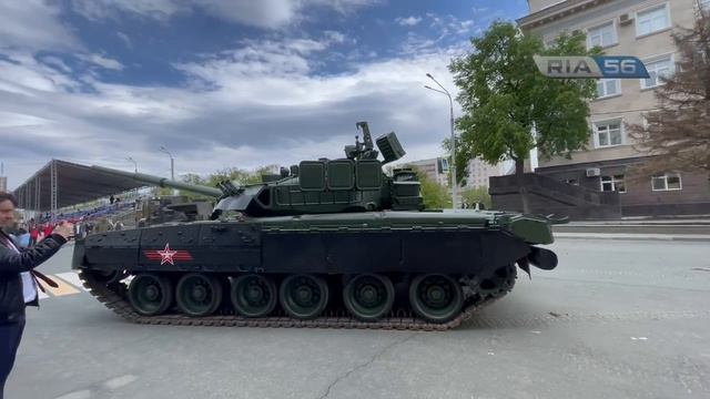Танки в Оренбурге военную технику пригнали для репетиции парада 9 мая