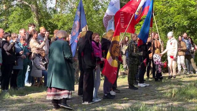 Под Луганском военнослужащие ЦВО приняли участие в патриотической акции «Подними Знамя Победы»