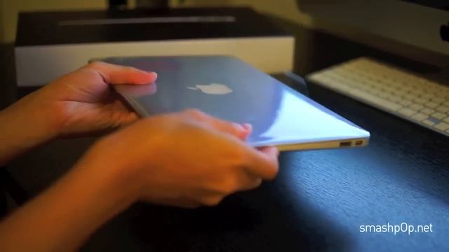 Unboxing the 11" Macbook Air (Mid 2011)