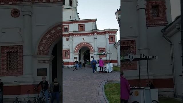 В  КОЛОМЕНСКОМ ! Резиденция  ПЕТРА 1 го и  церковь ВОЗНЕСЕНИЯ.