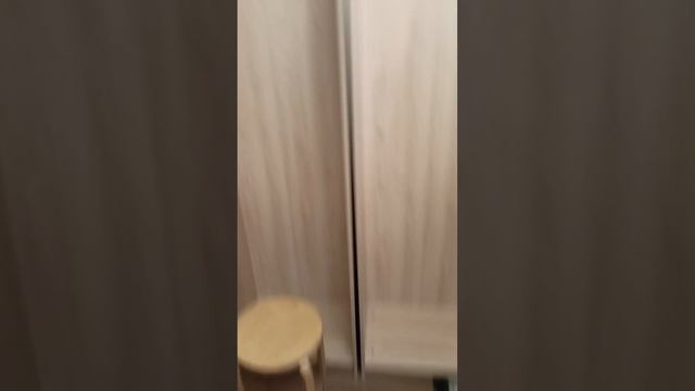 Младенец ❤️ помогает собирать шкаф ?