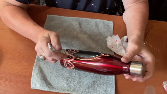 Decor of a thermos bottle with dot painting. Декор бутылки термоса точечной росписью. Video Process