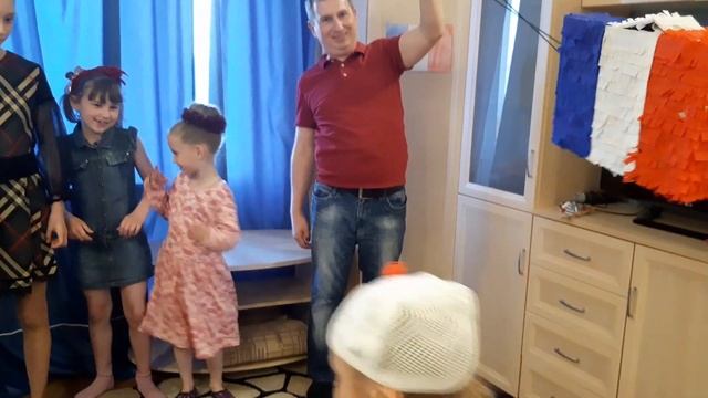 Крутой боевик про пиньяту!