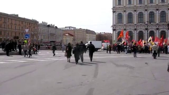 Первомайская демонстрация в Петербурге. Исаакиевская площадь. Резолюция националистических сил.