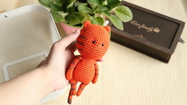 Вязальный ВЛОГ:Много процессов/Тигрята,зайки/Вяжу погремушку/Хочется вязать,но не хочется собирать
