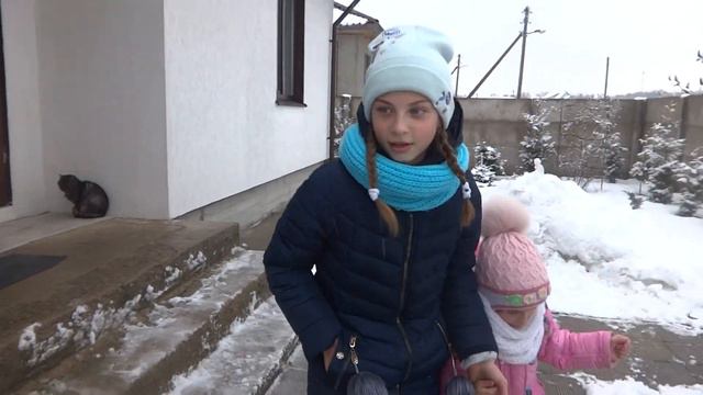 Дети сами купили елку. Часть 1