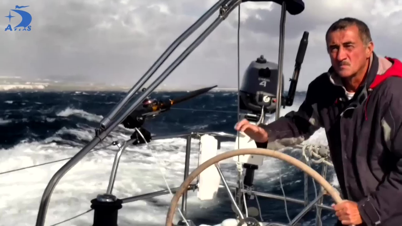 Fast sailing in strong winds.
Парусная яхта в крепкий ветер.
Ветер более 40 узлов, скорость более 15