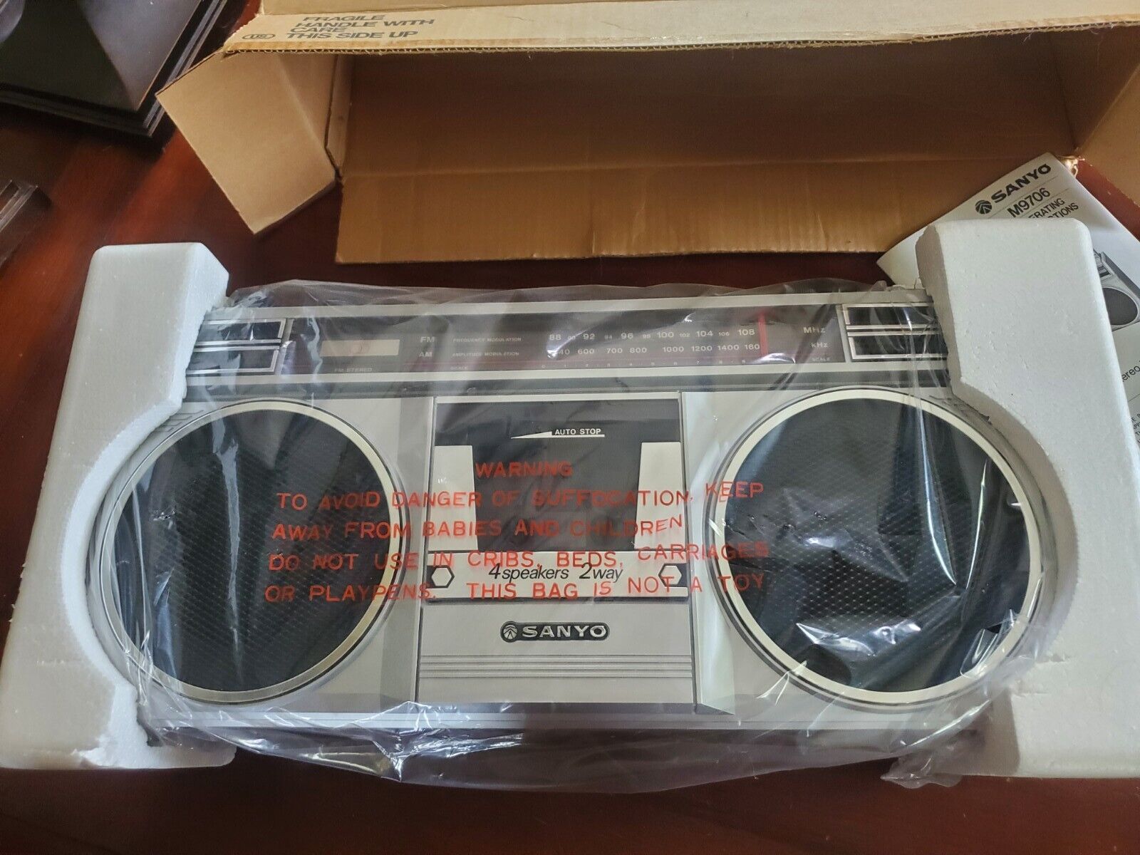 Sanyo M9706 Boombox Radio Cassette Recorder-произведён в КИТАЕ.