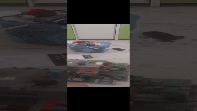 и я показываю вам гору из Lego