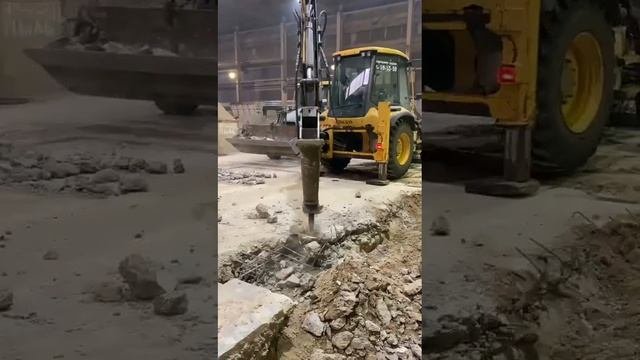 Демонтаж армированного бетонного пола.