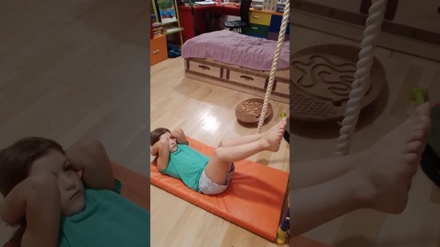 Ника Грызунова , 8 лет, Краснодар, подъём ног лежа. #workout #calisthenics