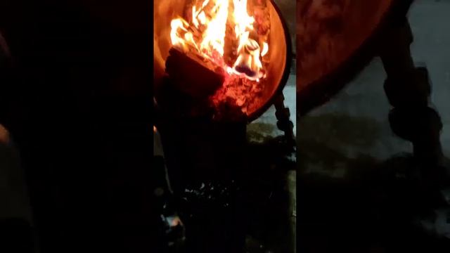 Печь из 2 газовых баллонов в яме гаража